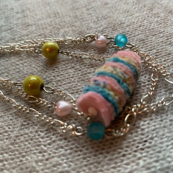 CREATION Recycle fabric Pompom bracelet beads 3 chains pink blue - Picture 4 of 4